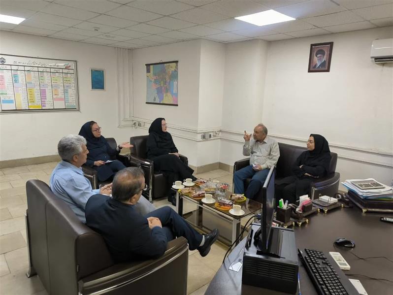 حضور مدیر منطقه پستی جنوب غرب در شعبه 2 تامین اجتماعی