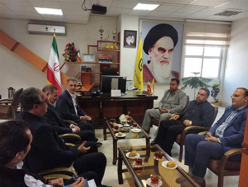 نشست مدیر كل اداره پست استان با كارآفرین نمونه