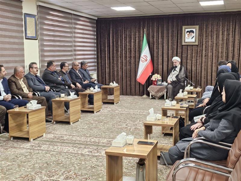 نماینده ولی‌فقیه در كردستان: كار مجموعه پست استان توأم با رضایت مردم است