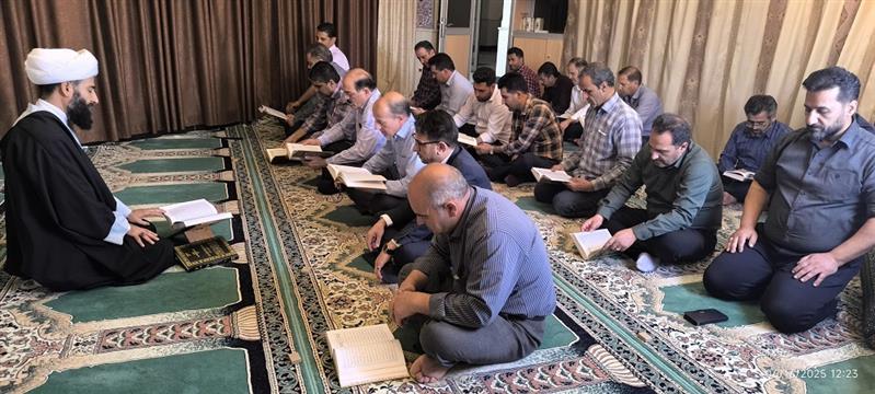 مراسم تلاوت سوره مباركه فتح به نیت پیروزی دلاورمردان نظامی كشورمان برگزار شد