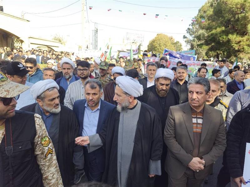 حضور سرپرست پست استان قزوین و جمعی از كاركنان در راهپیمایی یوم‌الله ۱۳ آبان