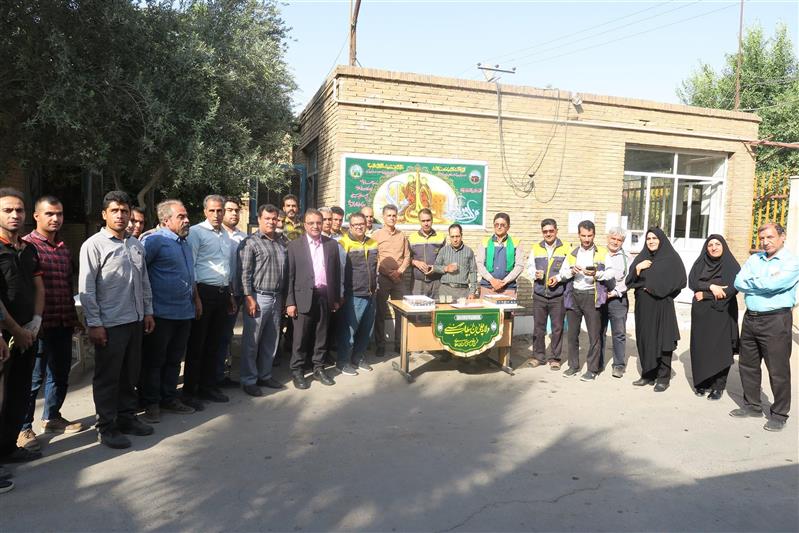 توزیع شربت و شیرینی در اداره كل پست استان یزد