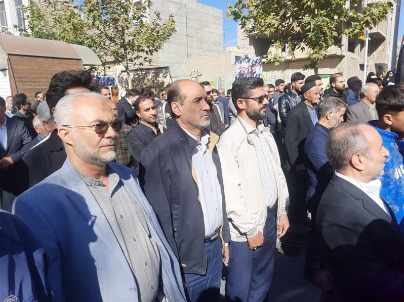 حضور پرشور مدیركل و رئیس شورای فرهنگی و جمعی كاركنان اداره  كل در راهپیمایی یوم‌الله ۱۳ آبان